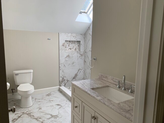 Building Photo - 28 Lantern Ln