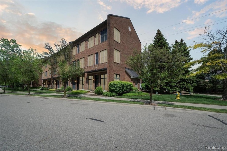 Foto principal - 537 Lewis St