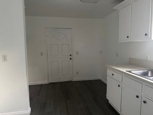 Foto del edificio - 9006 Painter Ave