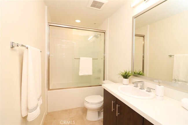 Baño 2 - 436 S Virgil Ave