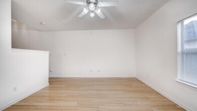 Building Photo - 827 Forest Ivy Ln