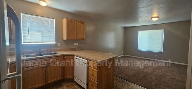 Building Photo - 949 Eve Dr