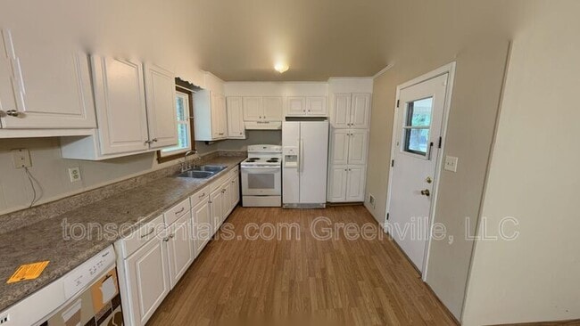 Building Photo - 150 Woodridge Cir