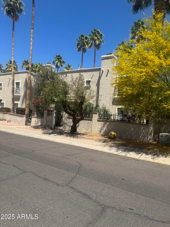 Foto del edificio - 4813 N 73rd St