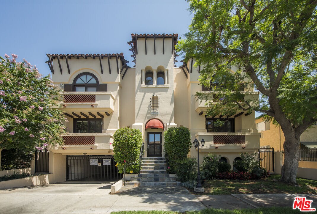 Foto principal - 4360 Ventura Canyon Ave