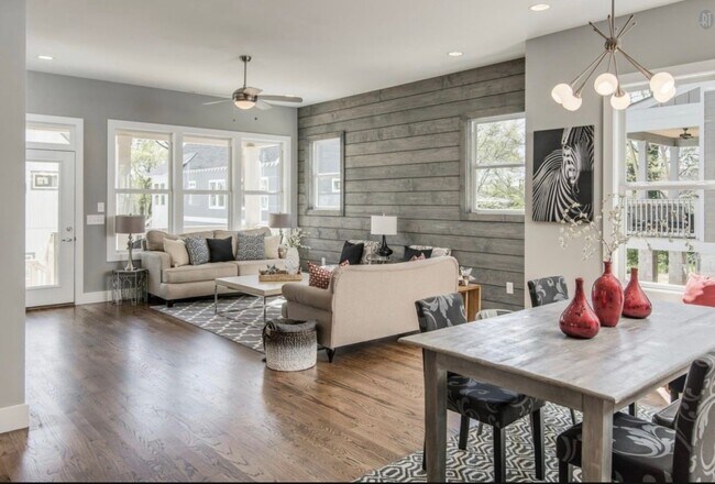 Foto del edificio - Three bedroom 2.5 bath East Nashville Home