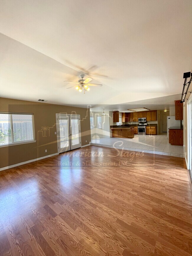 Building Photo - 455 Mooncrest Ln