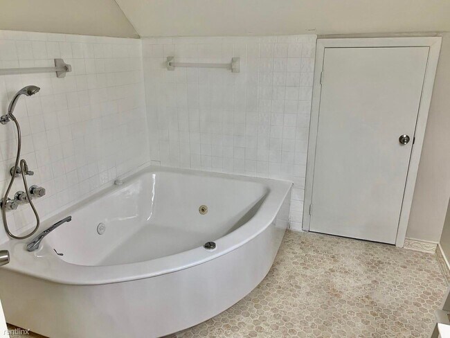 Building Photo - 1 br, 1 bath House - 33 Deer Creek Rd Apt ...