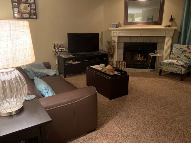 Sala de estar - 16419 Spruce Way