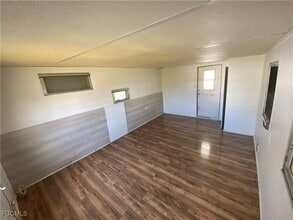 Building Photo - 139 Amber Ave