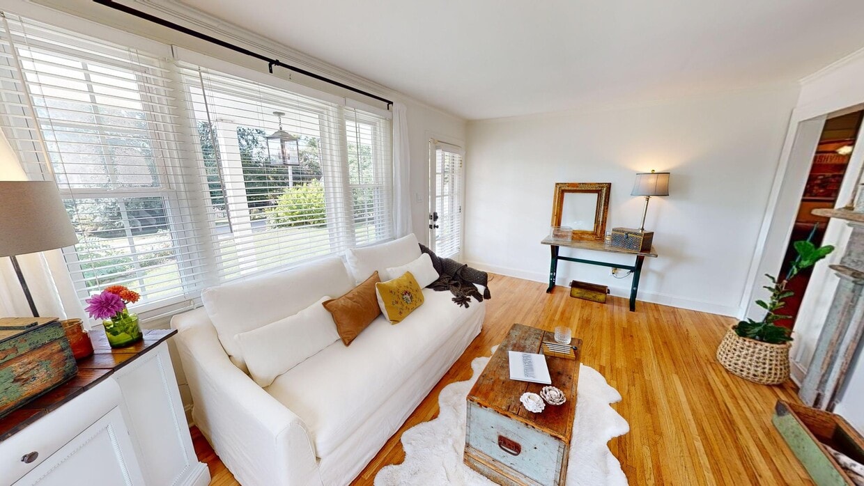 Sylvan Park Fully Furnished Home and Guest House-Shorter Term Leases Available! - Sylvan Park Fully Furnished Home and Guest House-Shorter Term Leases Available!