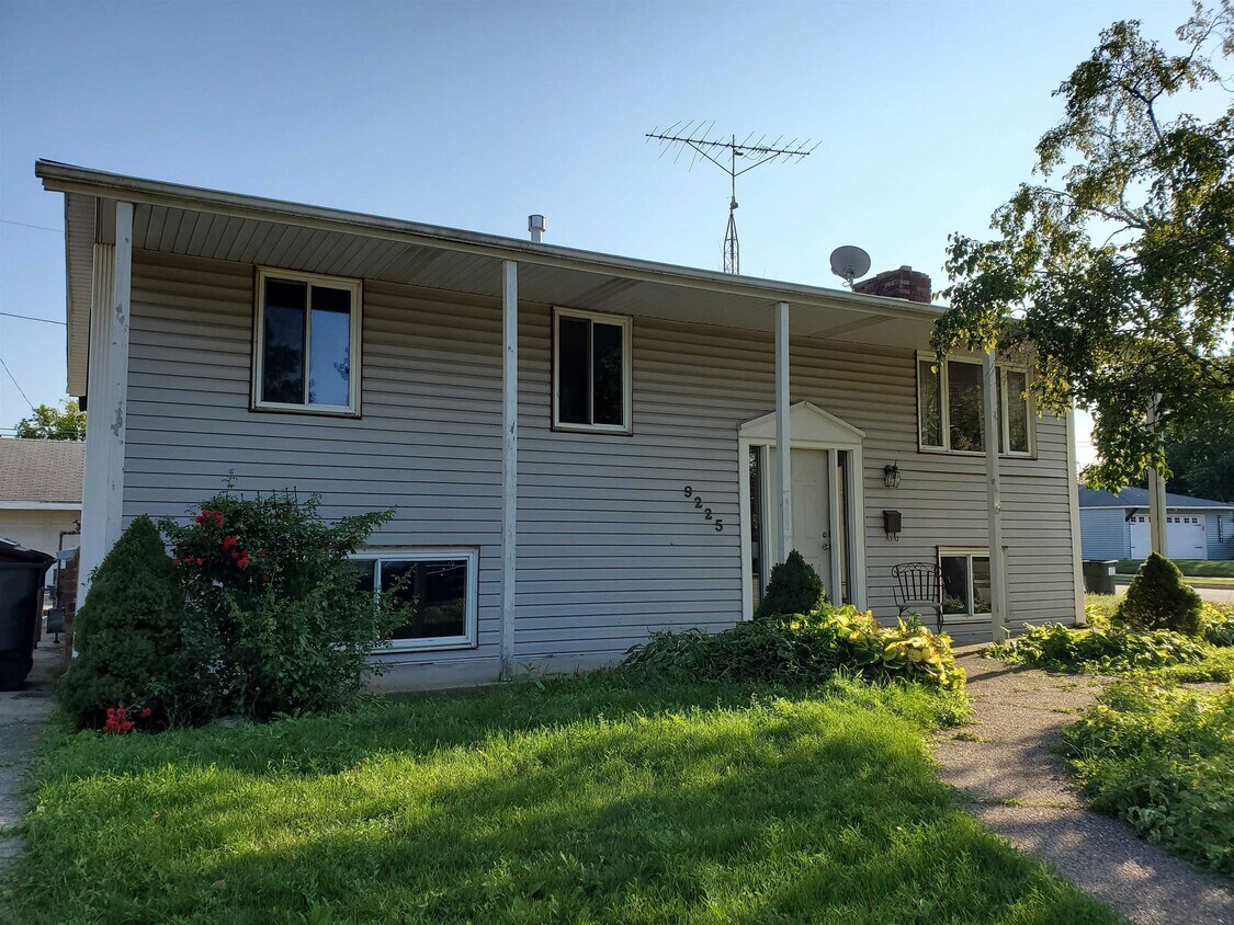 9225 Carol Ann Dr, Sturtevant, WI 53177 House Rental in Sturtevant