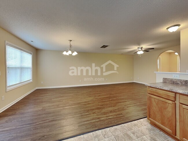 Building Photo - 1308 Silver Dr