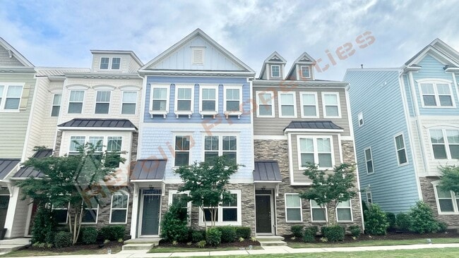 Foto del edificio - 3 Story Townhome 3 Bedrooms Rear Entry 2 Car Attached Garage with 1st Floor Bedroom, Community Po...