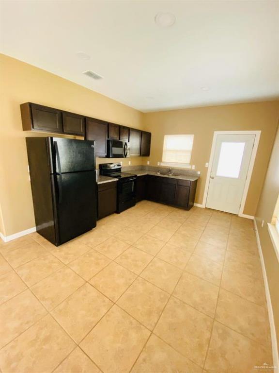 Building Photo - 2115 Garden Ridge Dr