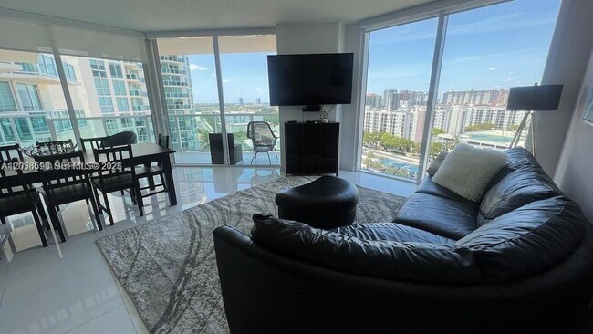 Foto del edificio - 150 Sunny Isles Blvd
