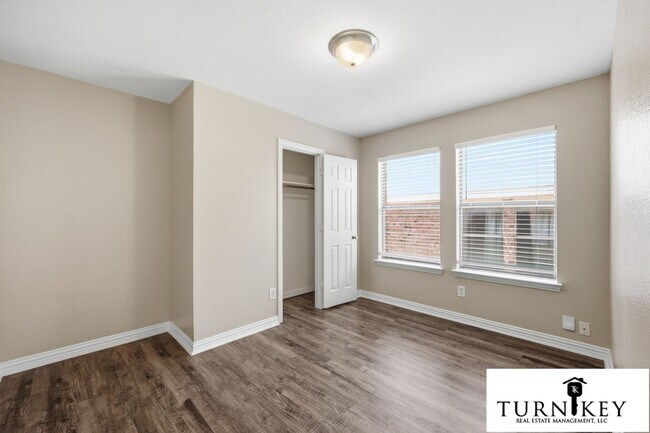 Foto del edificio - 3116-3118 S Cherry Ln