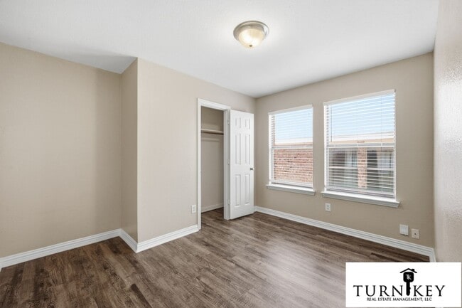Building Photo - 3116-3118 S Cherry Ln
