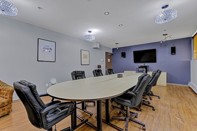 Building Photo - 1Ten on Whyte