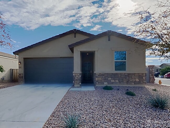 Building Photo - 605 W Cholena Trail