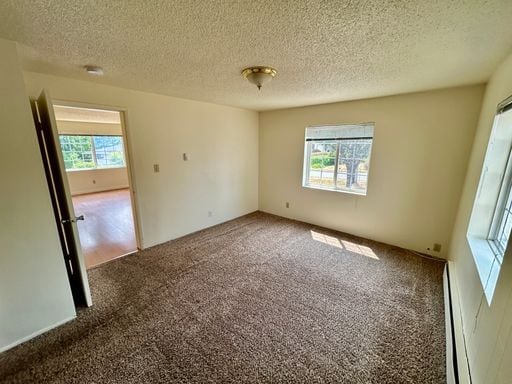 Foto del edificio - Freshly painted large home near Everett Mall AVAILABLE NOW