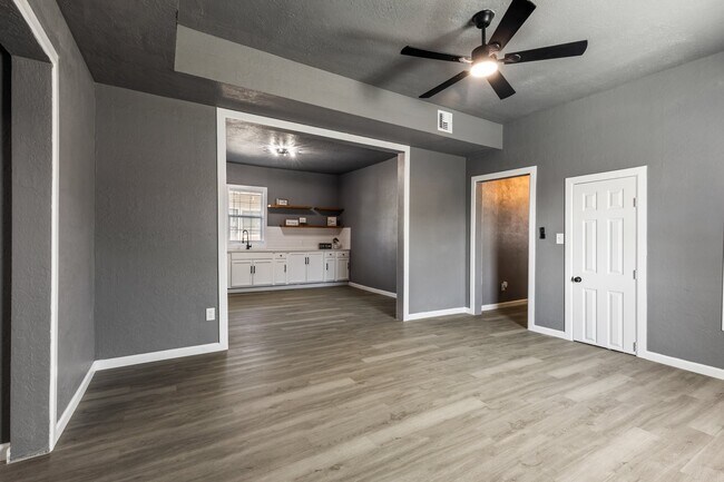 Foto del edificio - 1320 W Frisco St