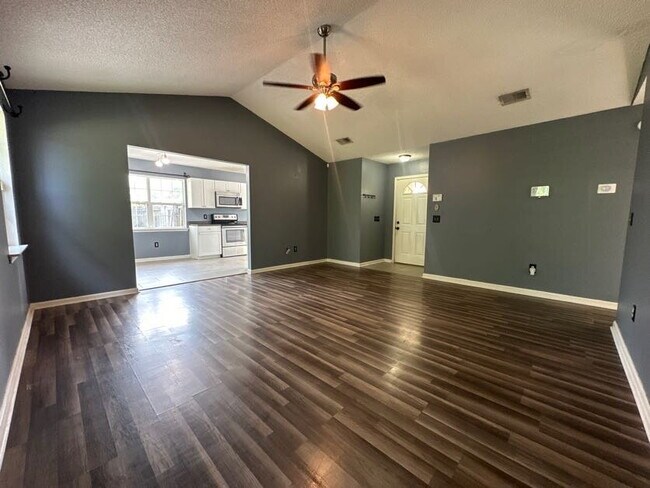 Foto del edificio - Great starter home very close to Fort Stewart