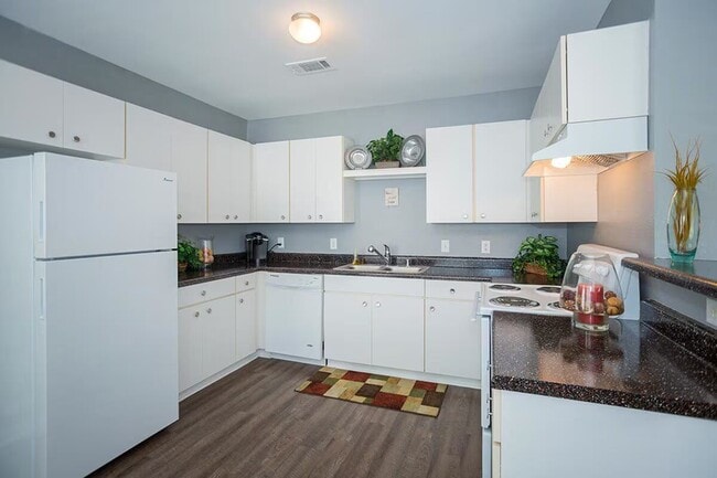 Building Photo - Spacious & Stylish 2 Bed — 1 Month Free!