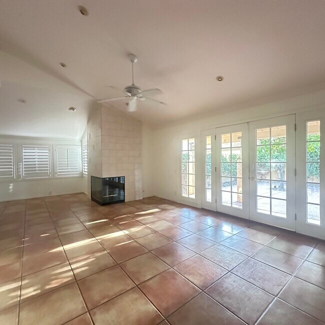 Foto del edificio - 40064 Silktree Ct