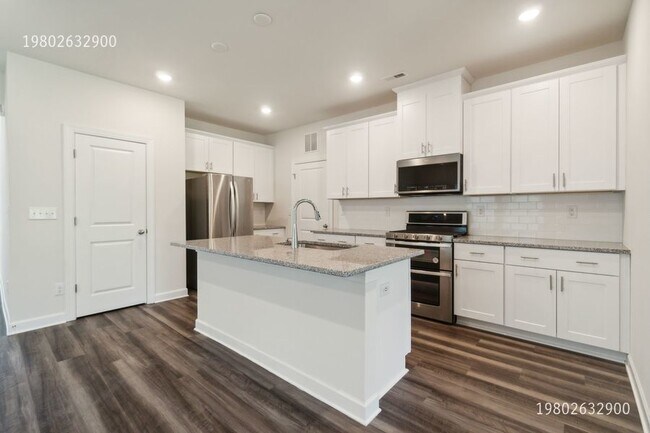 Foto del edificio - 2705 Arbor Loop Dr