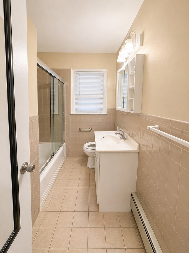 Building Photo - 901 Rabens Ave