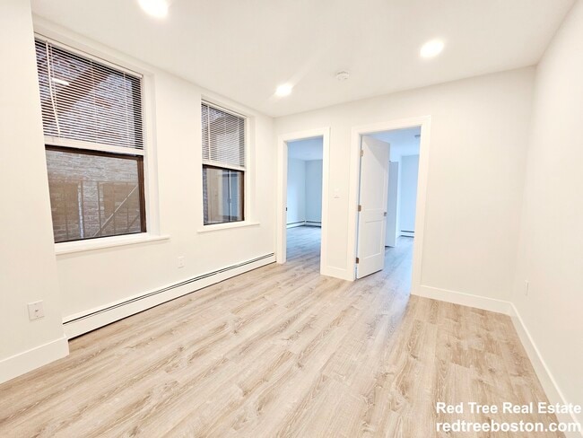 Building Photo - 44 Joy St