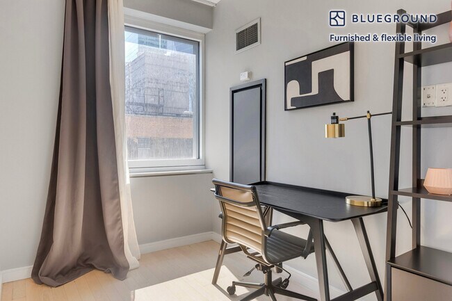 Foto del edificio - 70 W 45th St