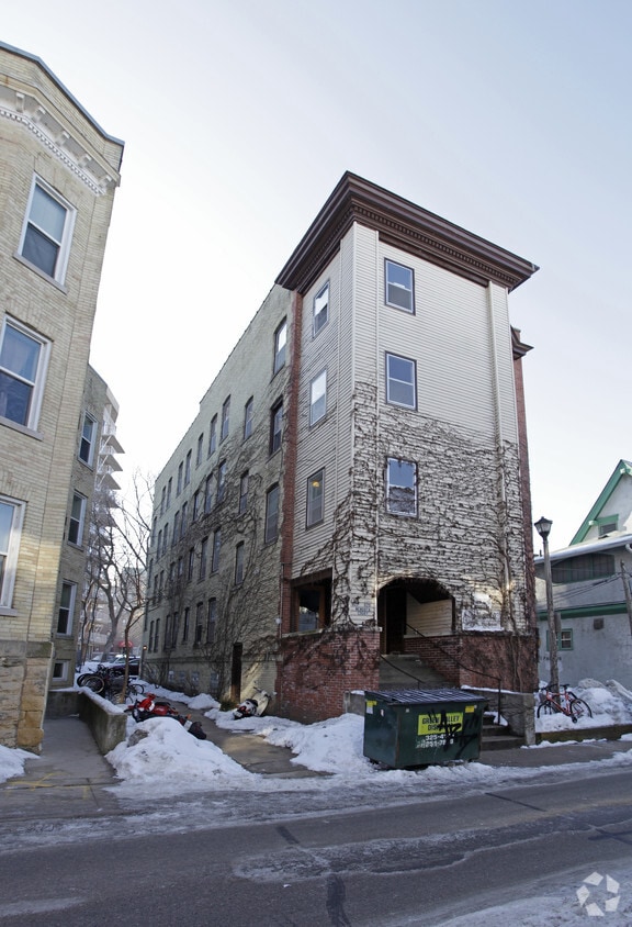 Building Photo - 627-629 Mendota Ct