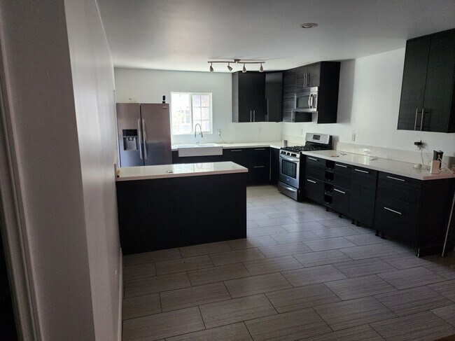 Foto del edificio - 1459 W 102nd St