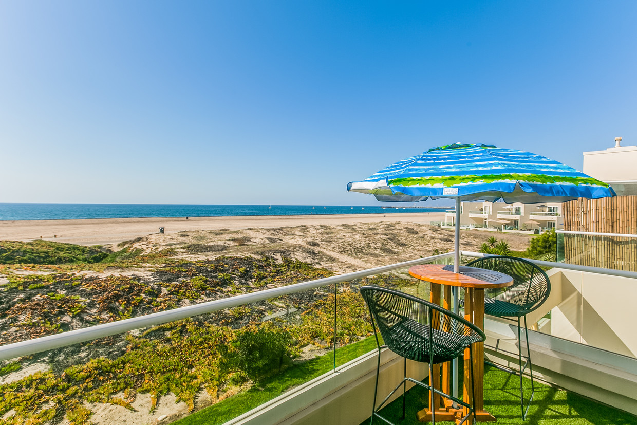 Primary Photo - 7301 Vista Del Mar