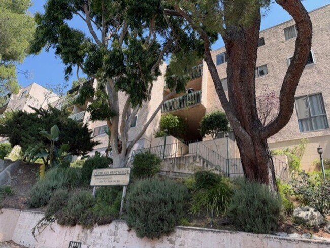 Foto del edificio - For Lease – Charming Condo in Glendale Hills