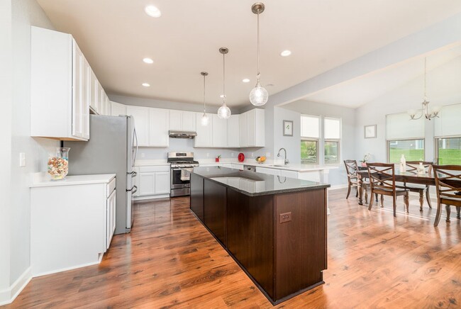 Building Photo - 118 W Whispering Pines Way