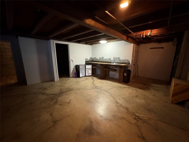 Building Photo - 2221 Vestal Rd