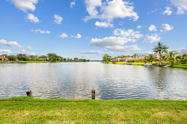 Foto del edificio - 830 Lake Wellington Dr