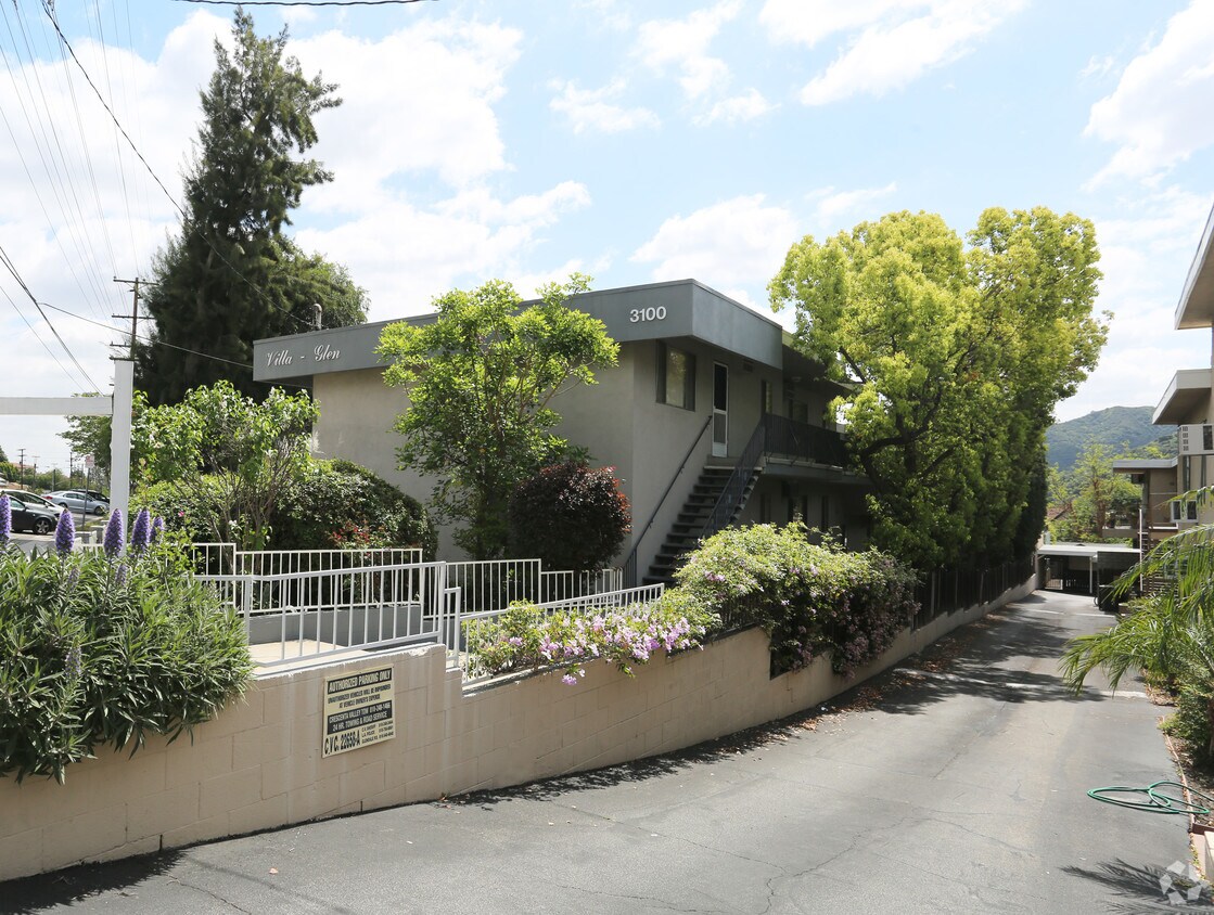 Edificio - 3100 Montrose Ave