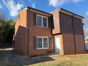 Building Photo - 3814 Plantation Rd NE