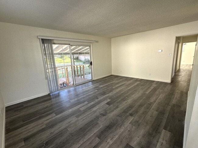 Building Photo - 10206 Hillview Ave