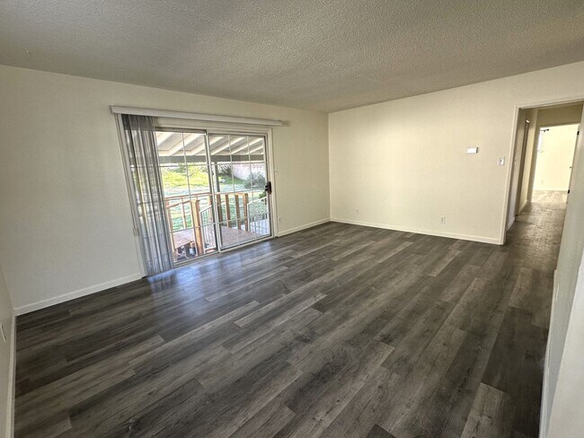 Foto del edificio - Modern Elegance and Tranquility: Remodeled...