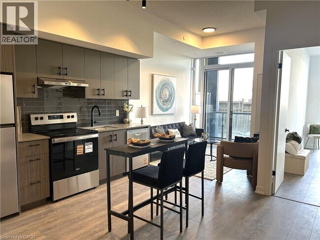 Photo du bâtiment - 4878 Powers Cmn