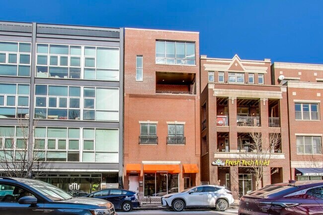 Foto del edificio - 1534 W Fullerton Ave