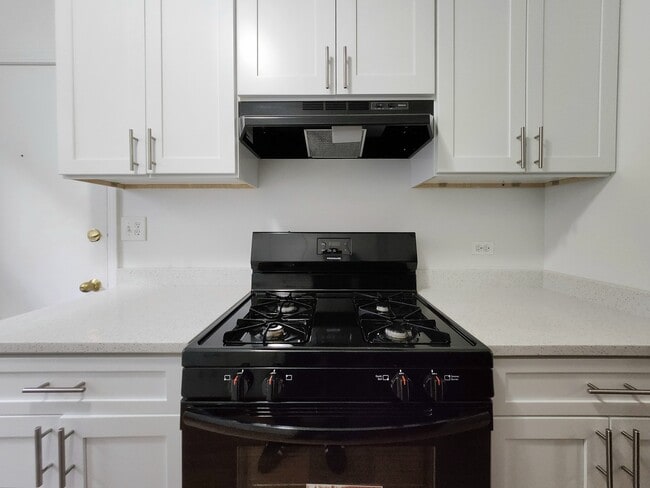 Foto del edificio - 3221 W Diversey Ave