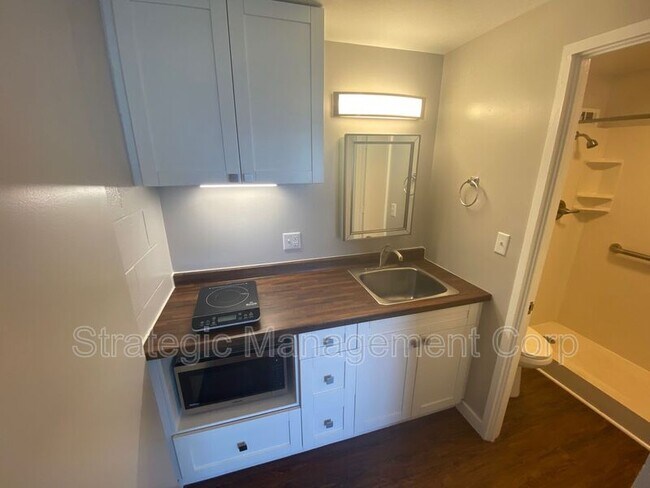 Foto del edificio - 1301 Lusitana St