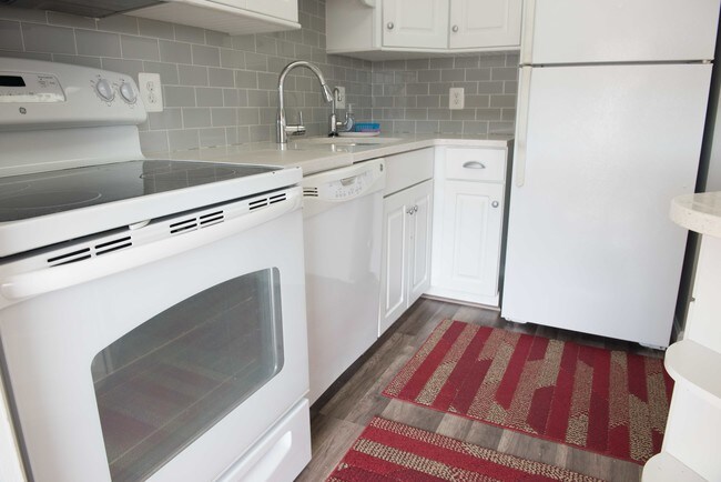 Foto del edificio - 1301 N Courthouse Rd