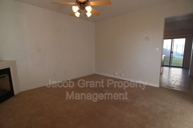 Building Photo - 1648 N Stevens Dr